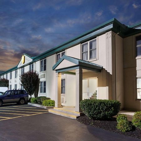 Super 8 By Wyndham Harrisburg Hershey West Екстер'єр фото