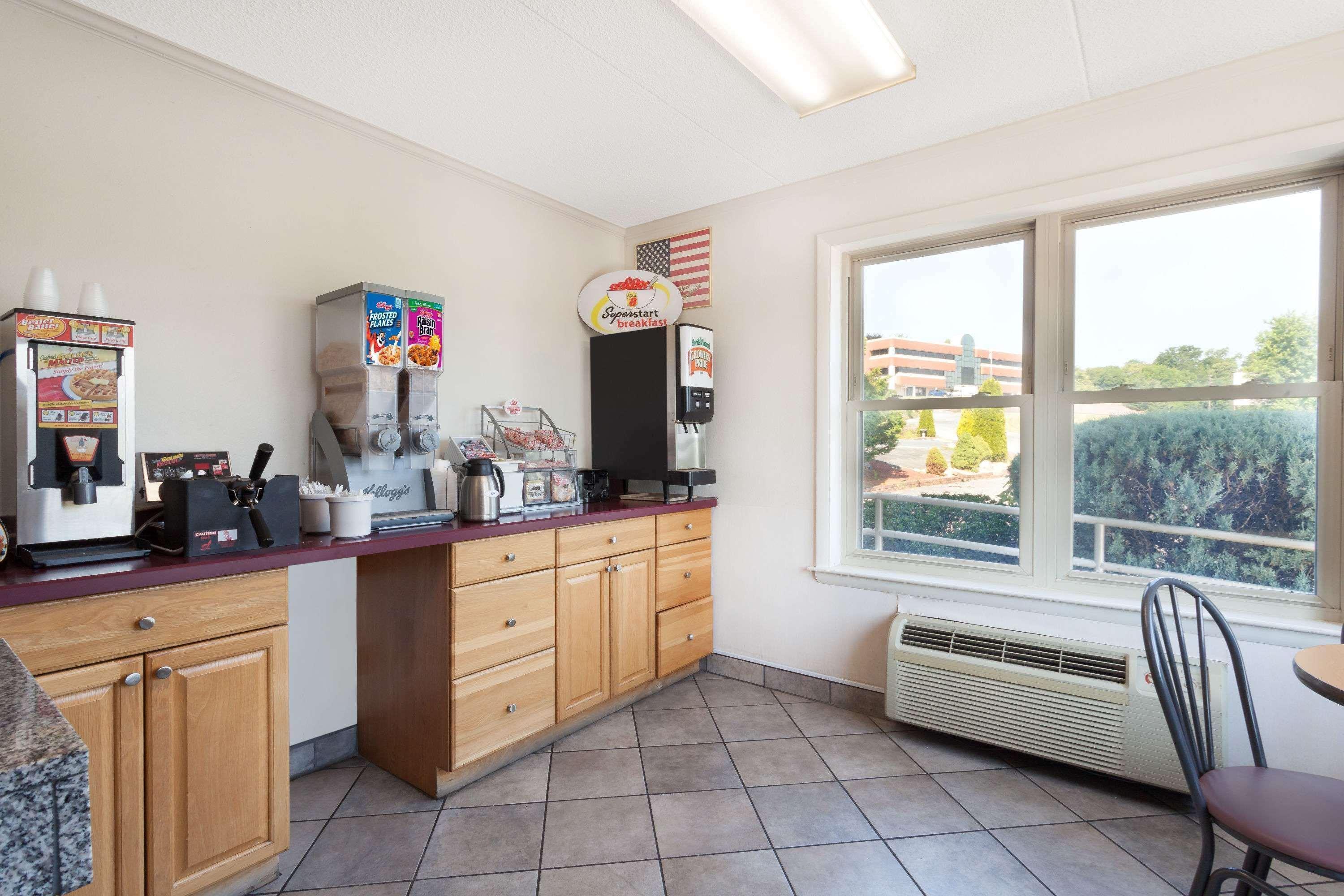 Super 8 By Wyndham Harrisburg Hershey West Екстер'єр фото