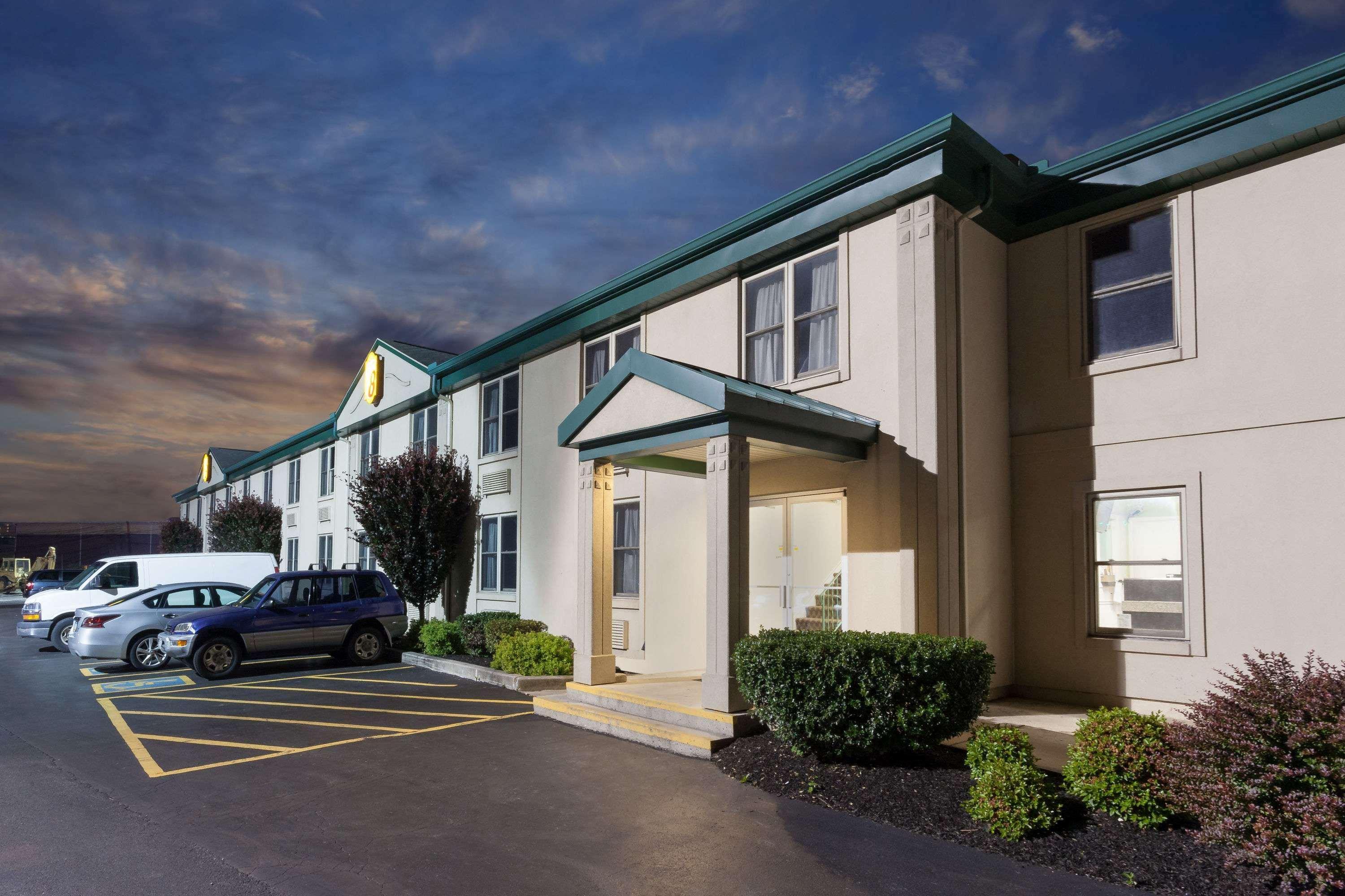 Super 8 By Wyndham Harrisburg Hershey West Екстер'єр фото